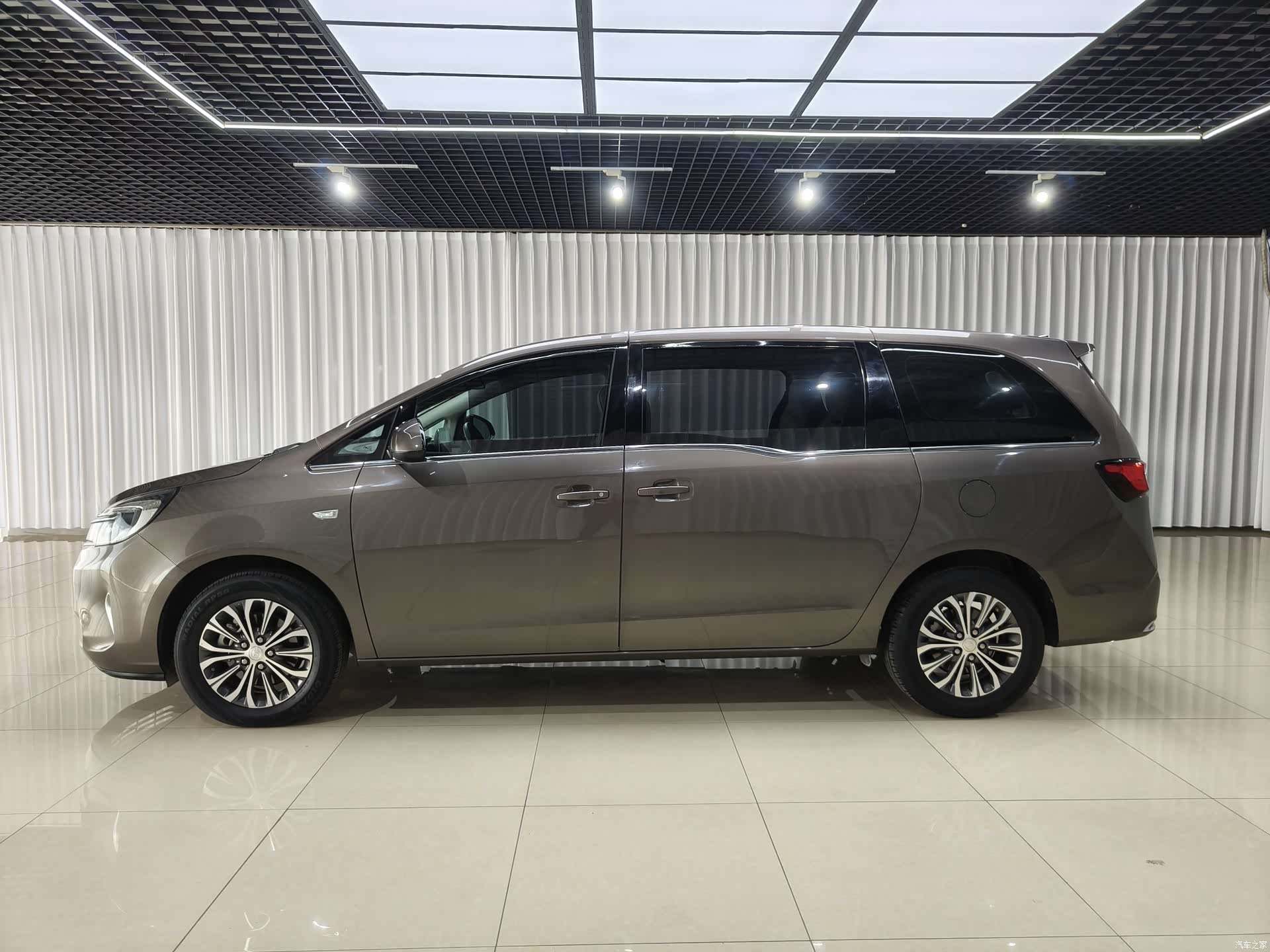 Buick GL8, 2022 6