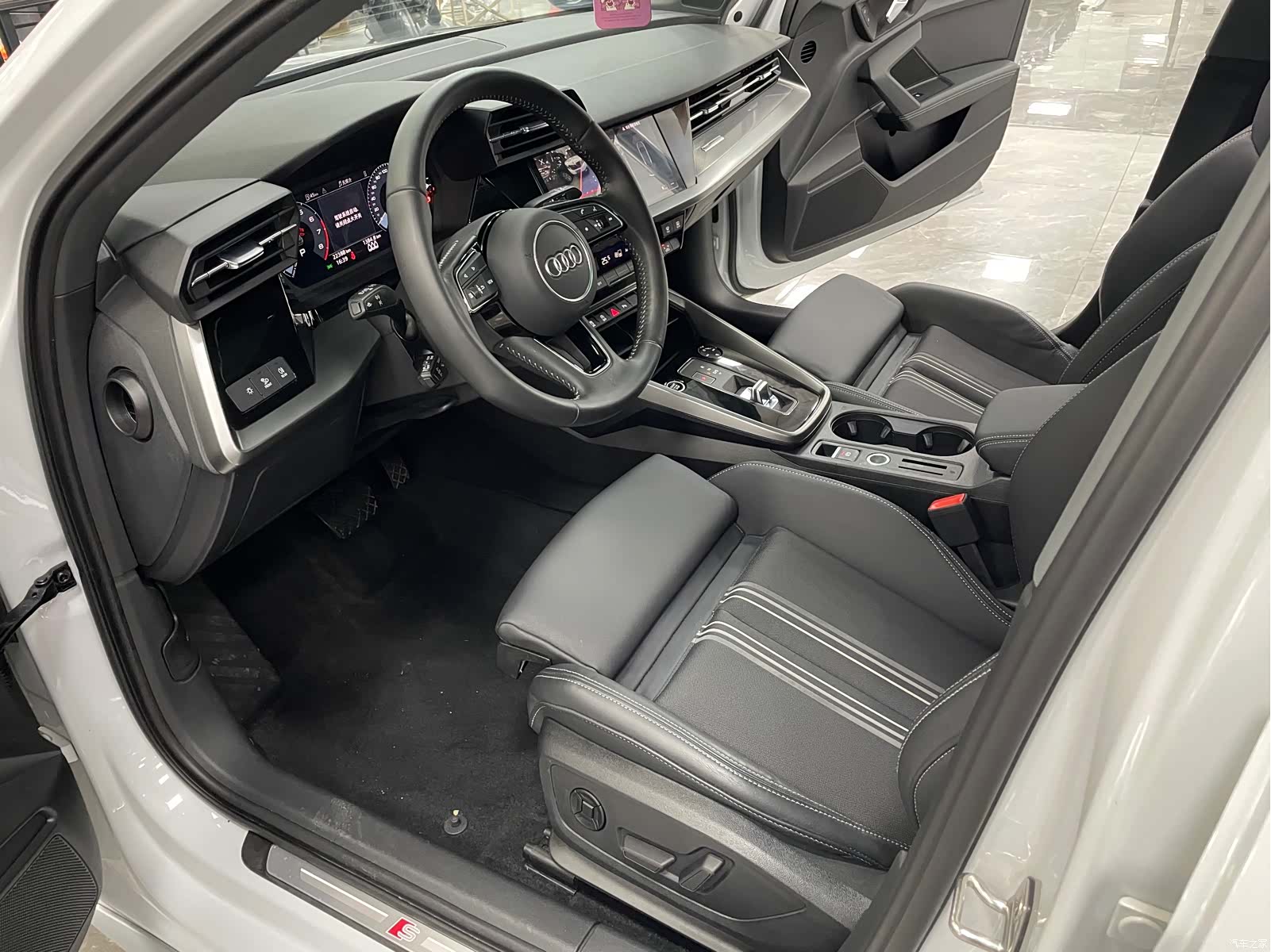 Audi A3, 2022 все фото