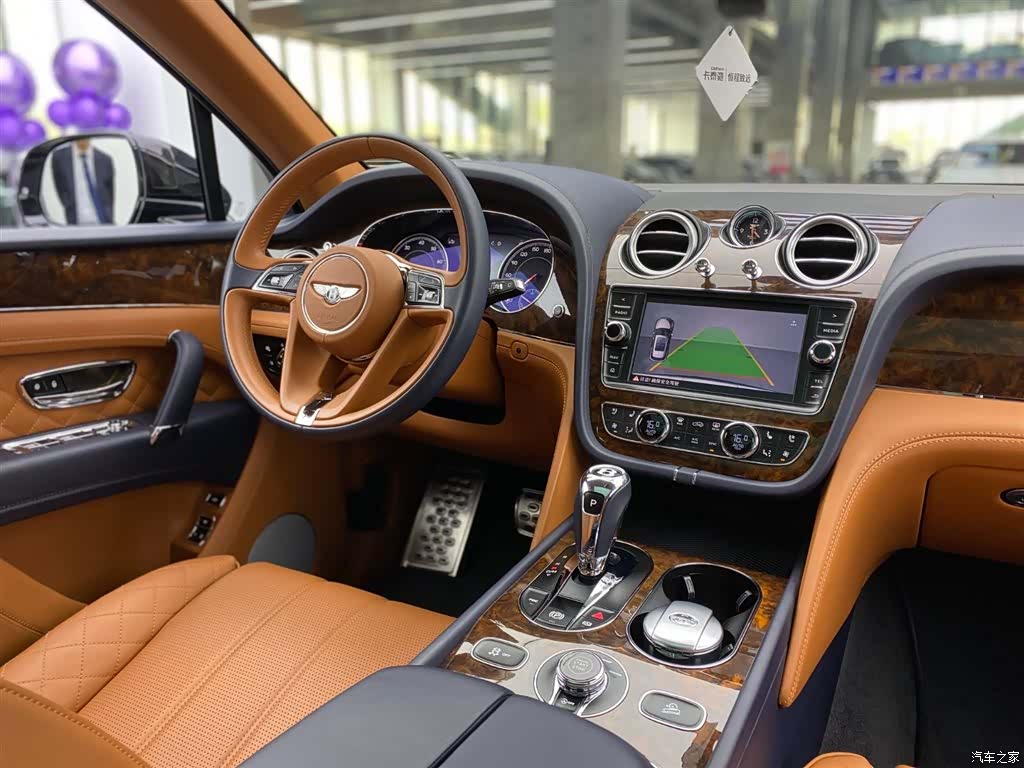 Bentley Bentayga, 2018 14
