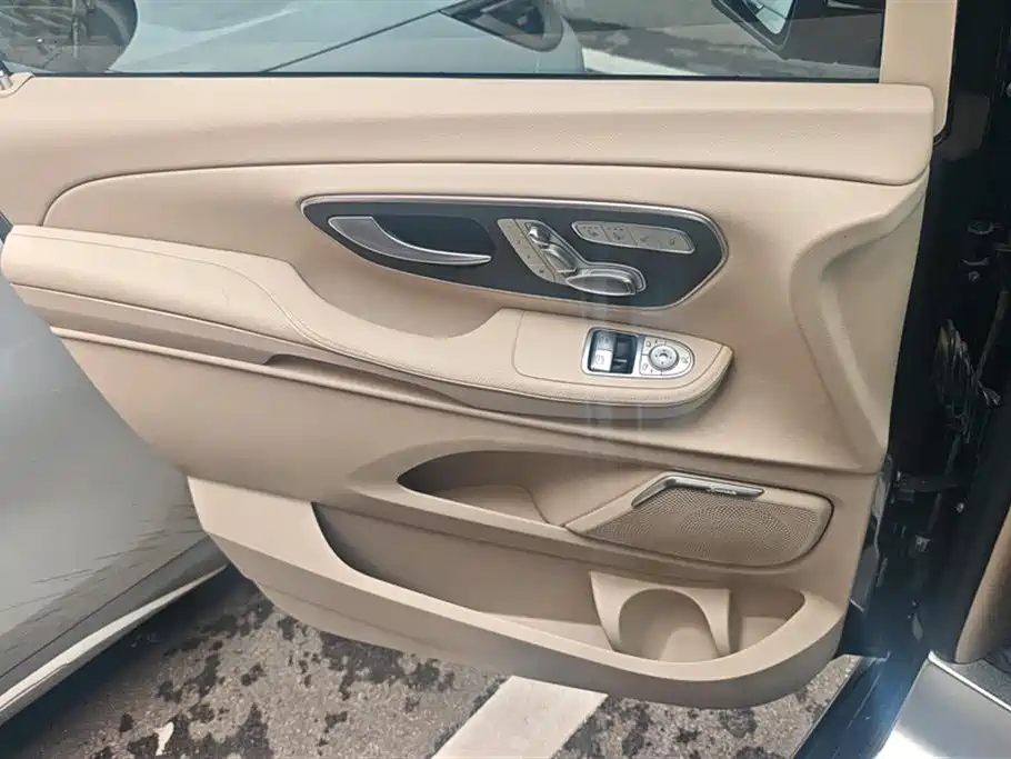 Mercedes-Benz V-class