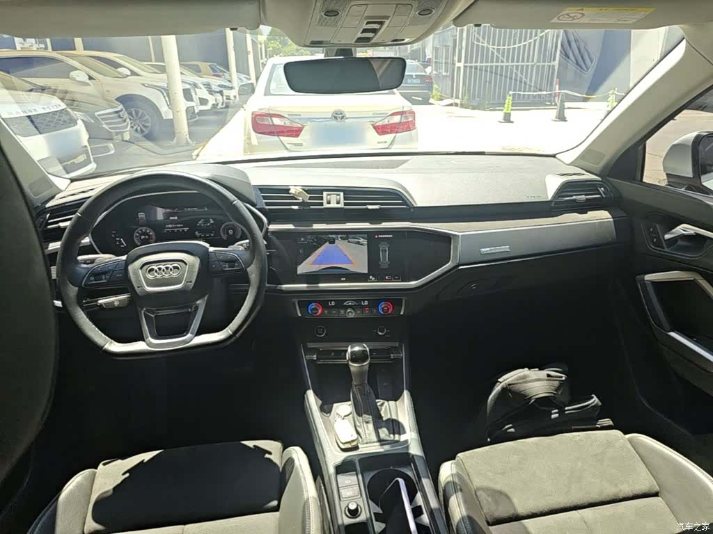 Audi Q3, 2022 10