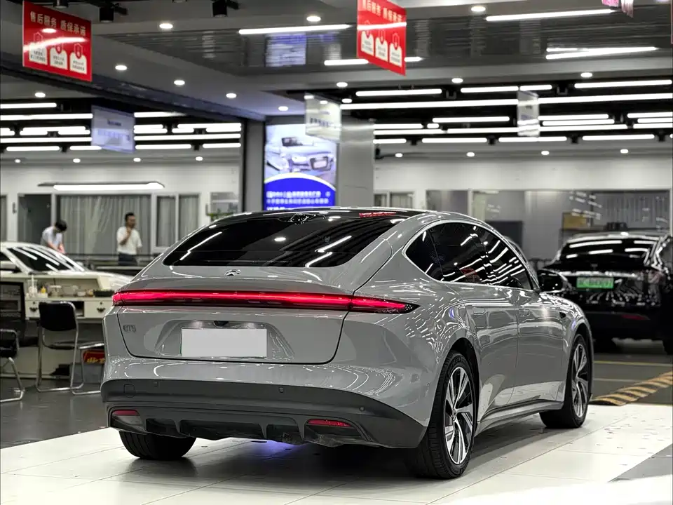 NIO ET5