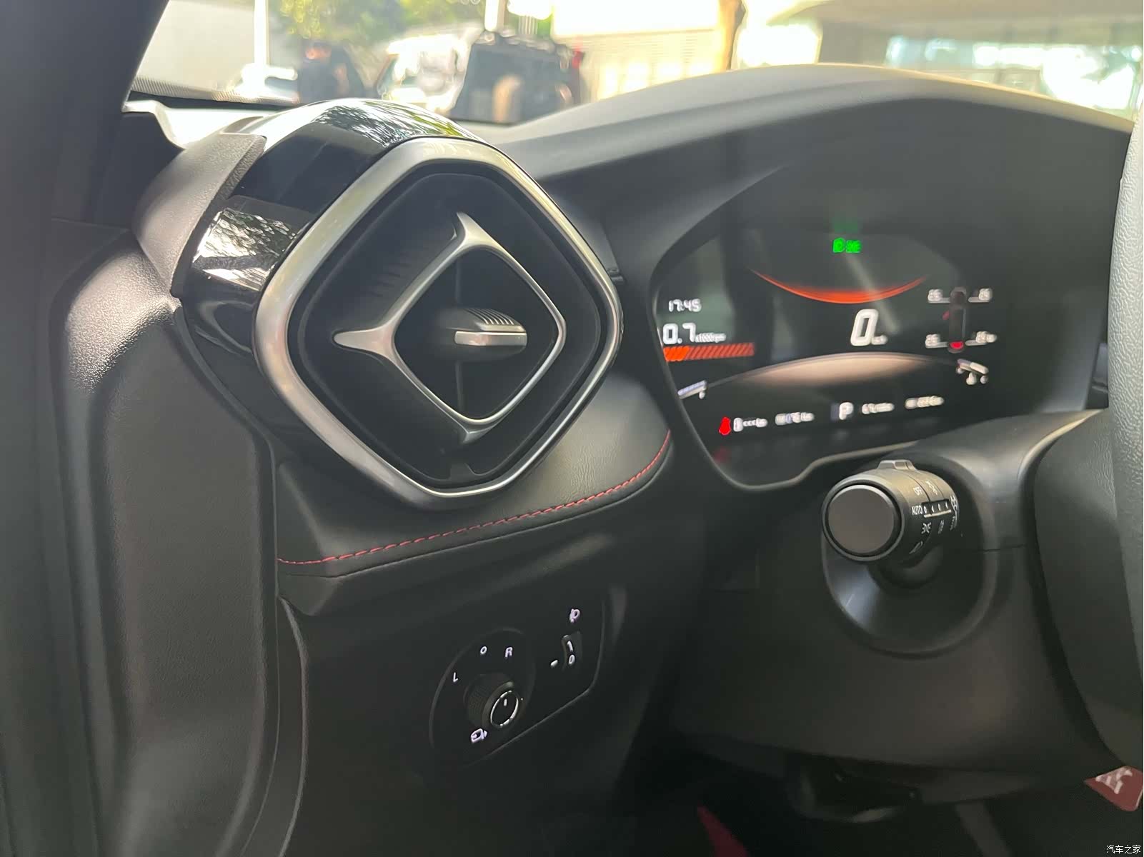 MG MG5, 2025 32