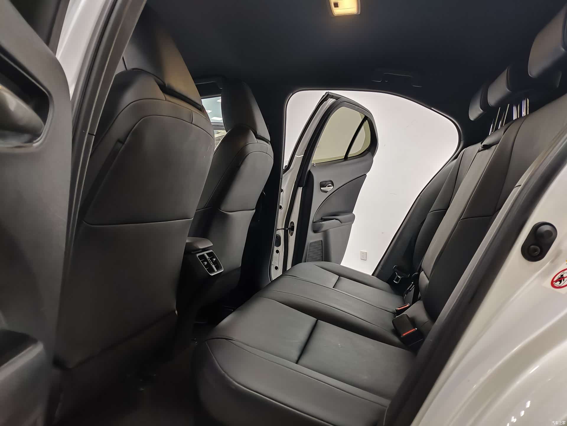 Lexus UX, 2019 12
