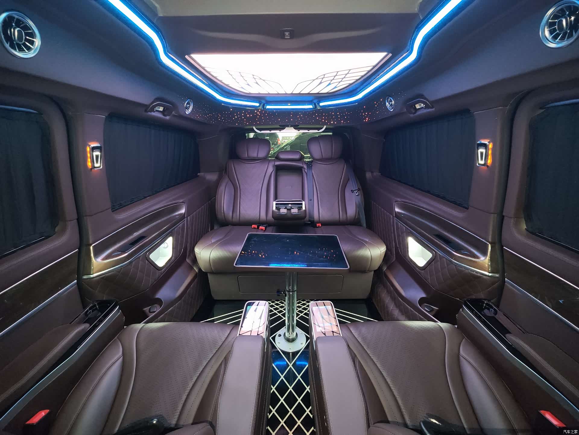 Mercedes-Benz V-Class, 2022 11