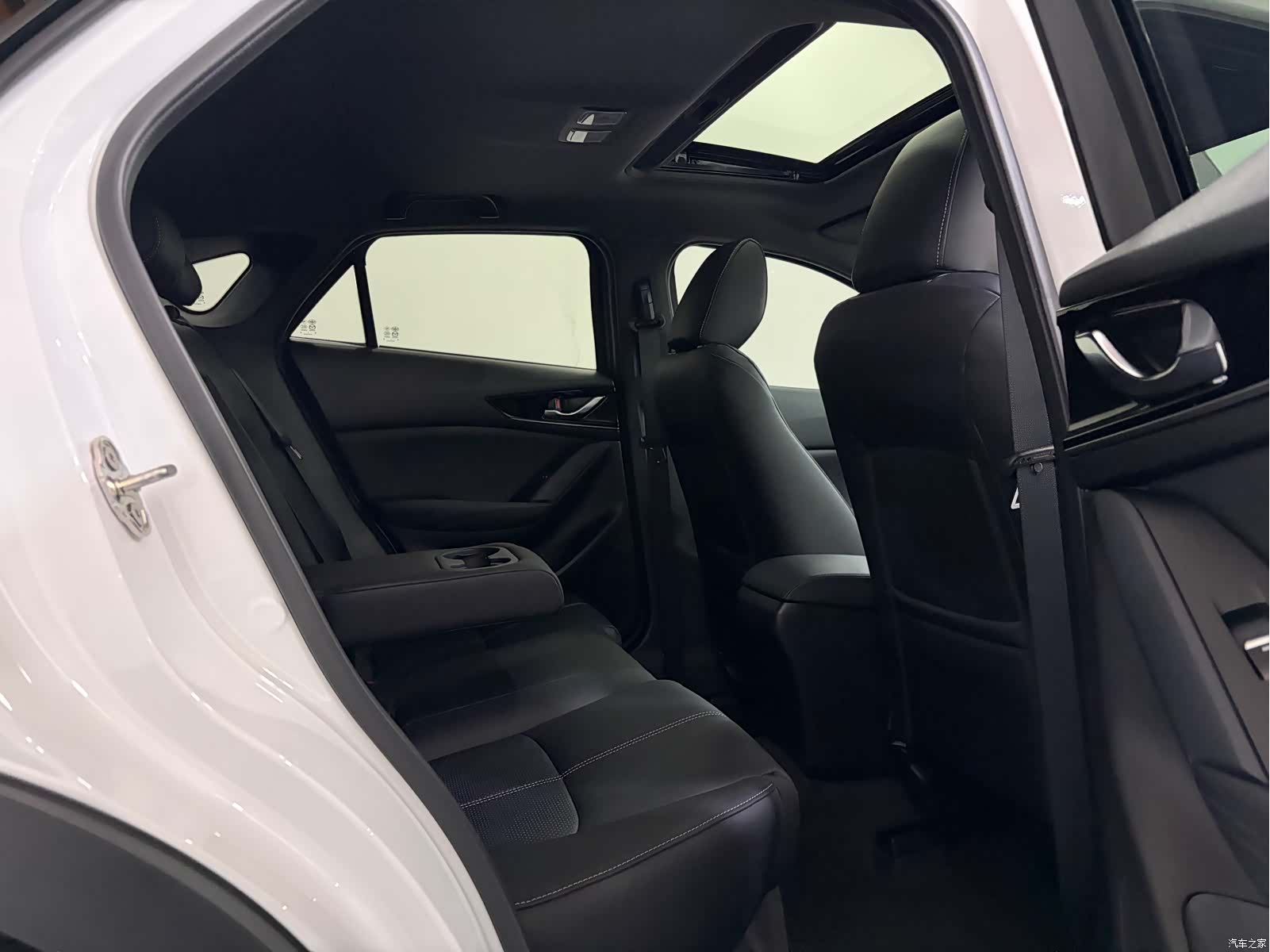 Mazda CX-4, 2023 15