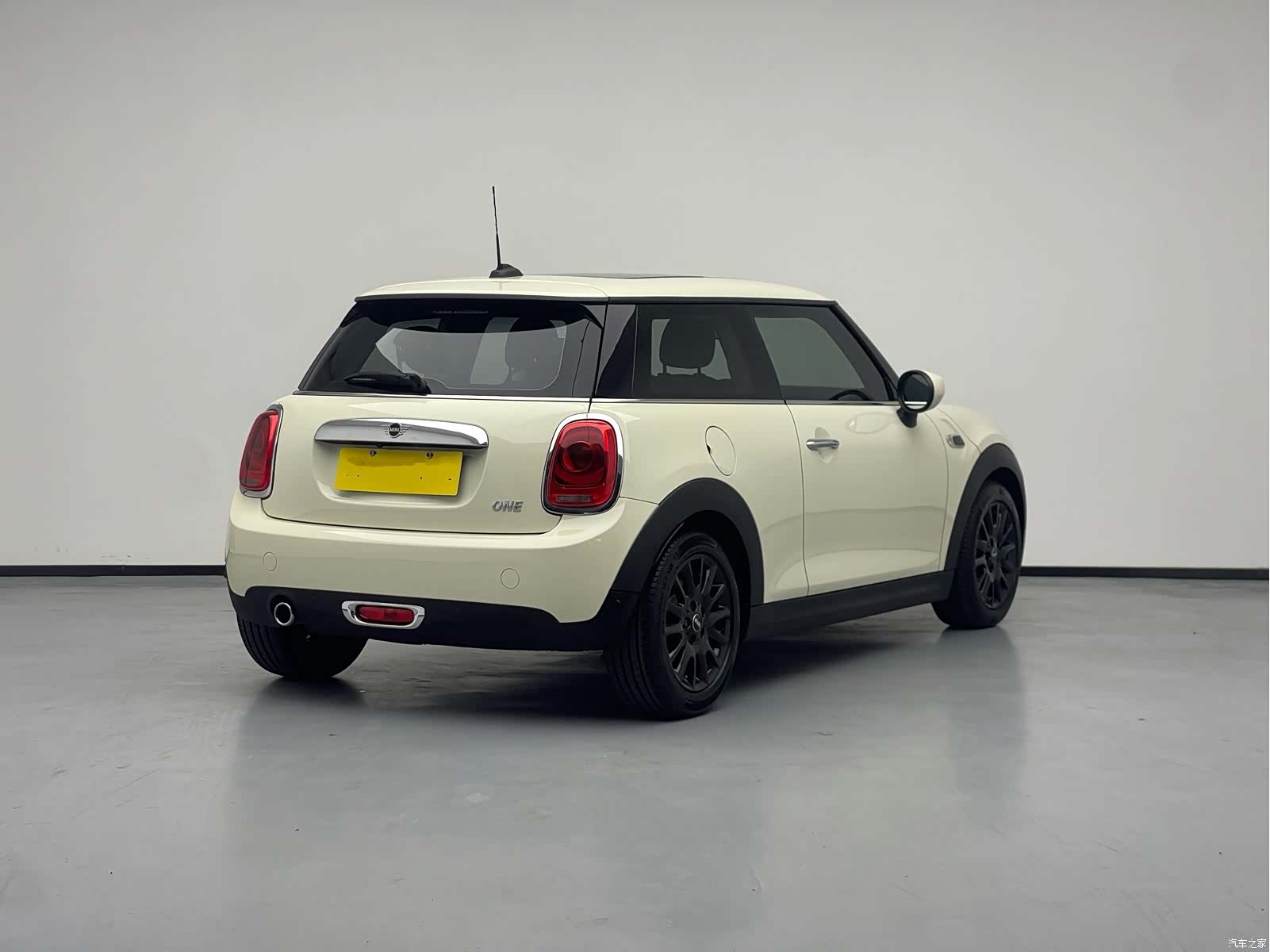 Mini ONE, 2021 19