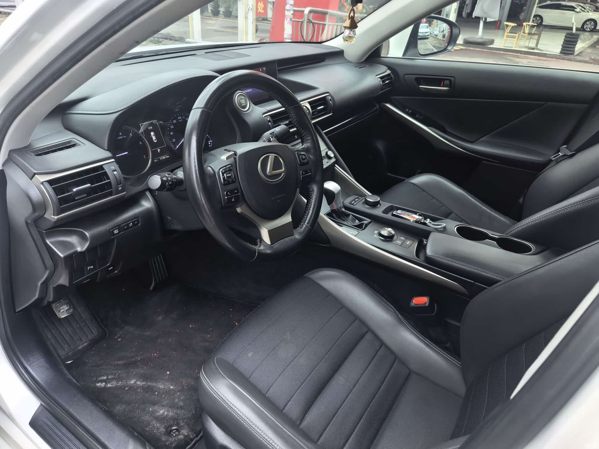 Lexus IS, 2018 8