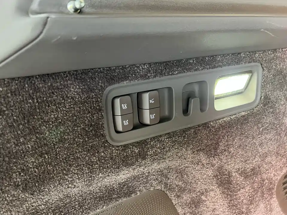 AITO Ask the world M9