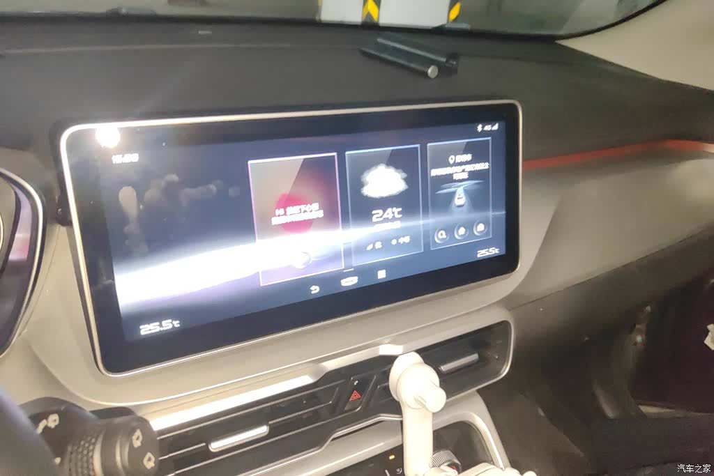 Geely Coolray, 2023 13