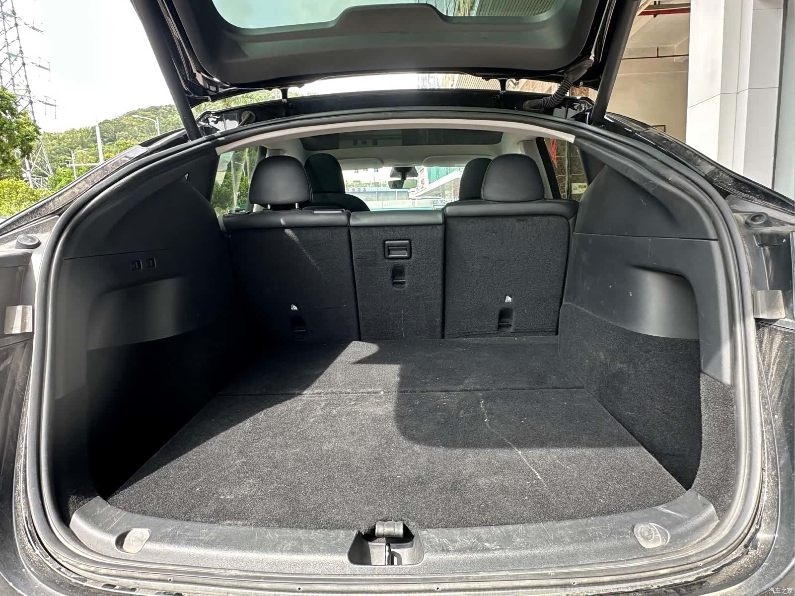 Tesla Model Y, 2023 18