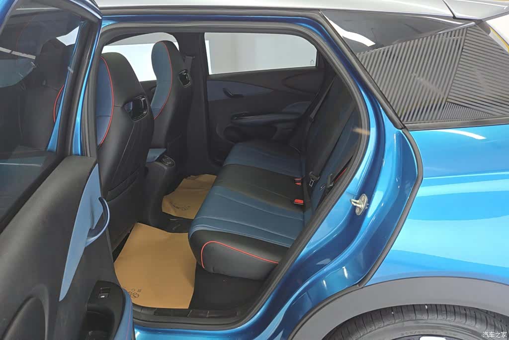 BYD Dolphin, 2022 11