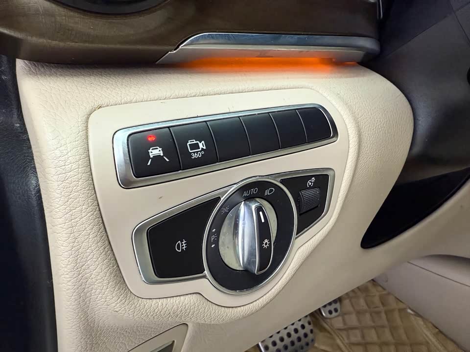 Mercedes-Benz V-class