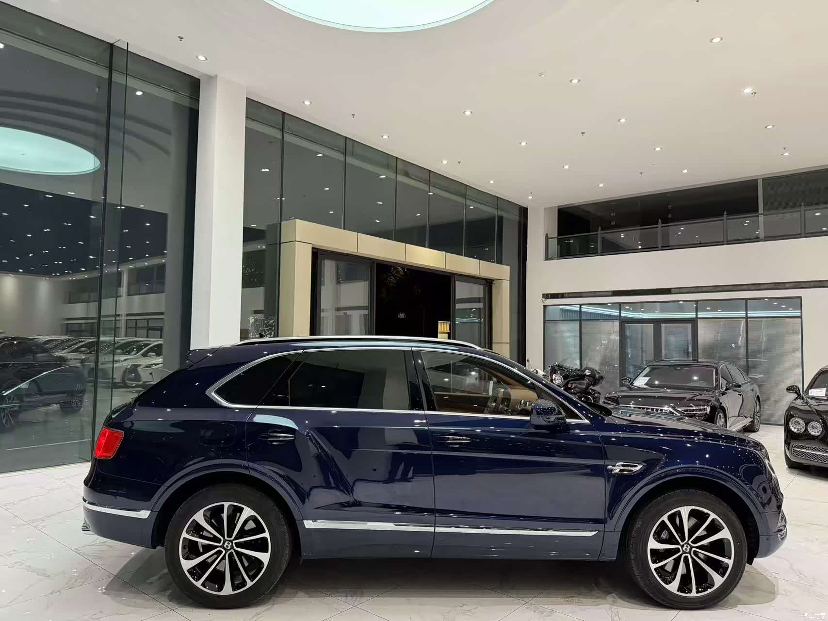 Bentley Bentayga, 2017 все фото