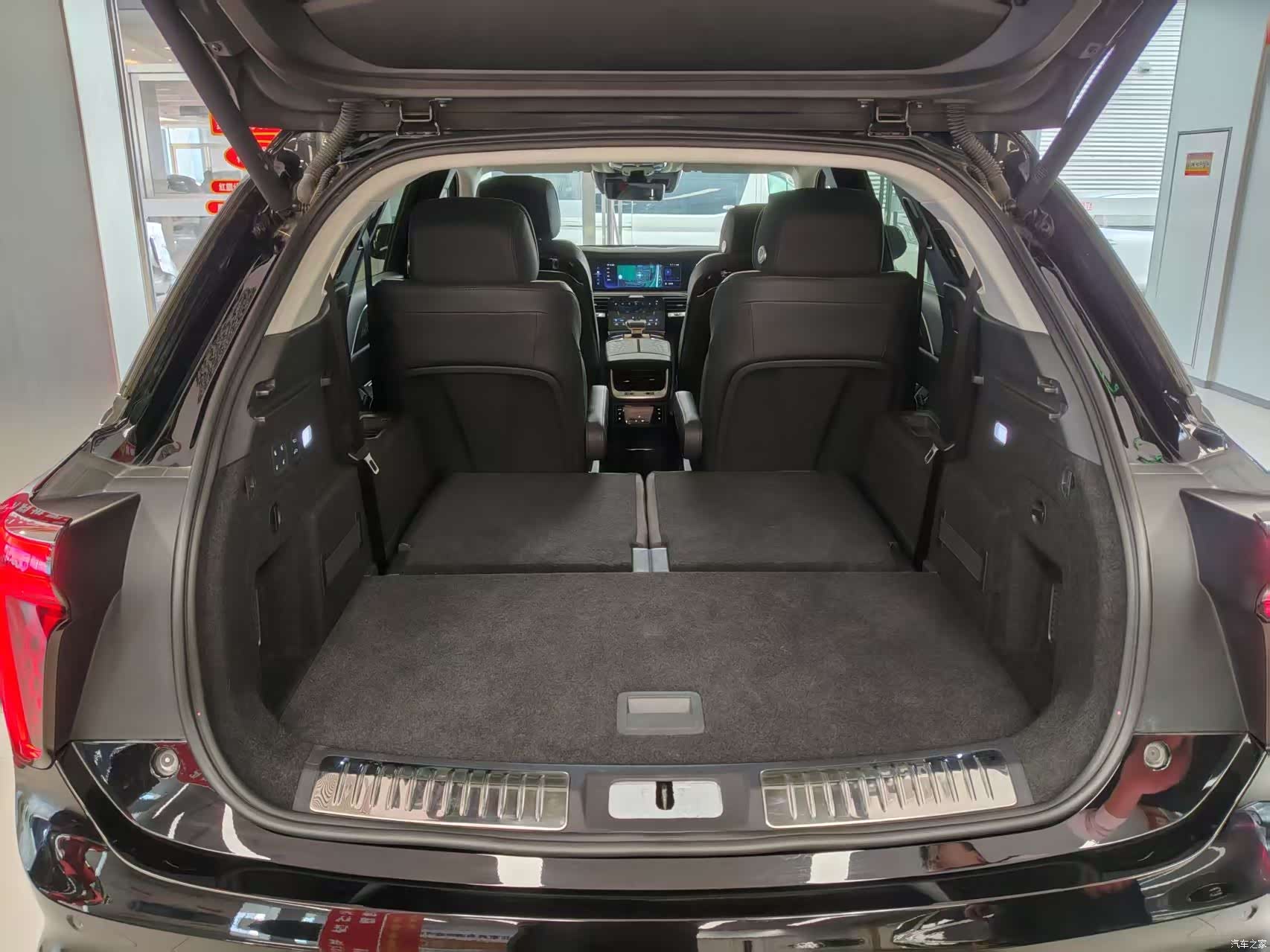 Hongqi E-HS9, 2023 8