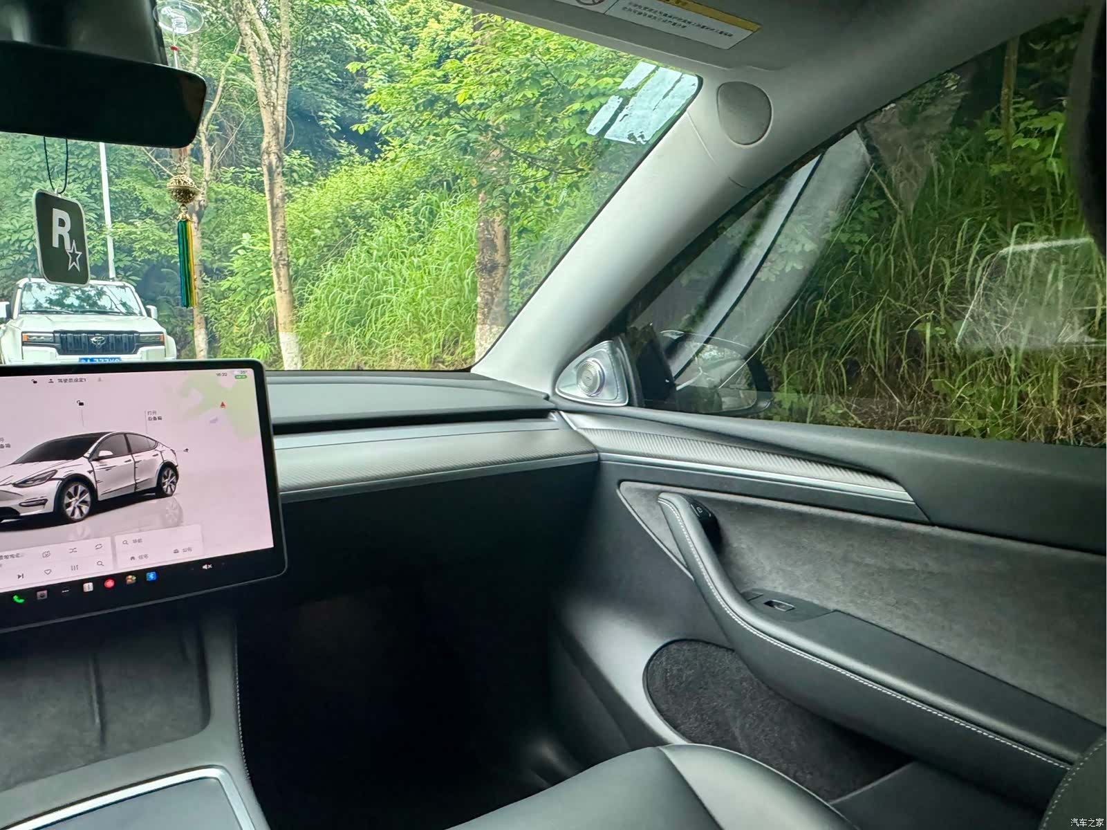 Tesla Model Y, 2023 17