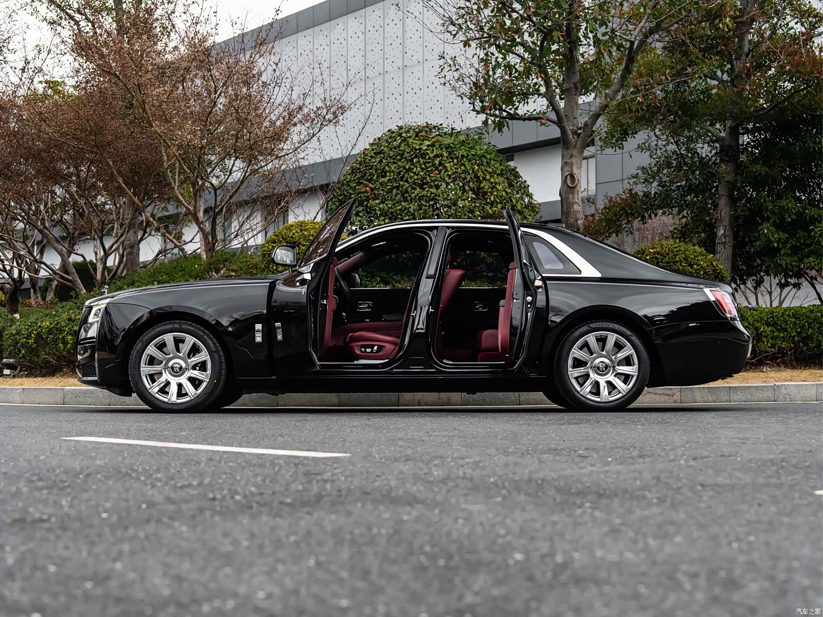 Rolls-Royce Ghost, 2024 6