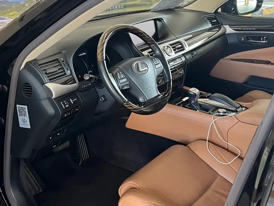 Lexus LS