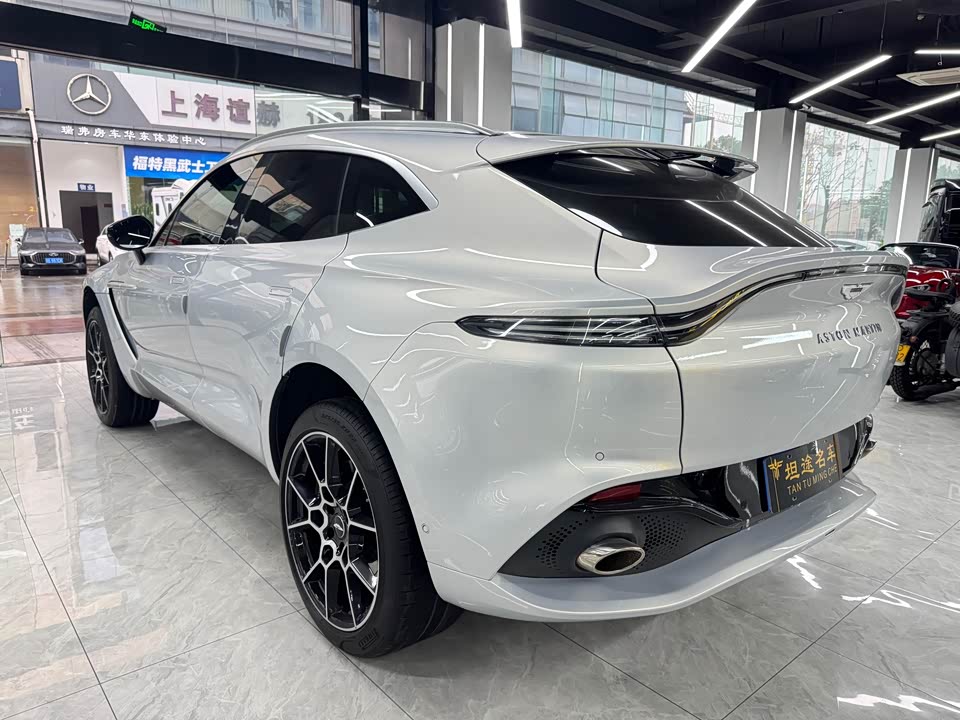 Aston Martin DBX
