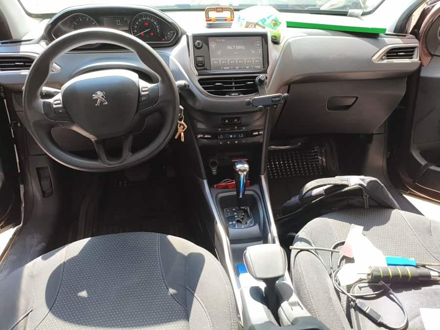 Peugeot 2008 2016, фото 13