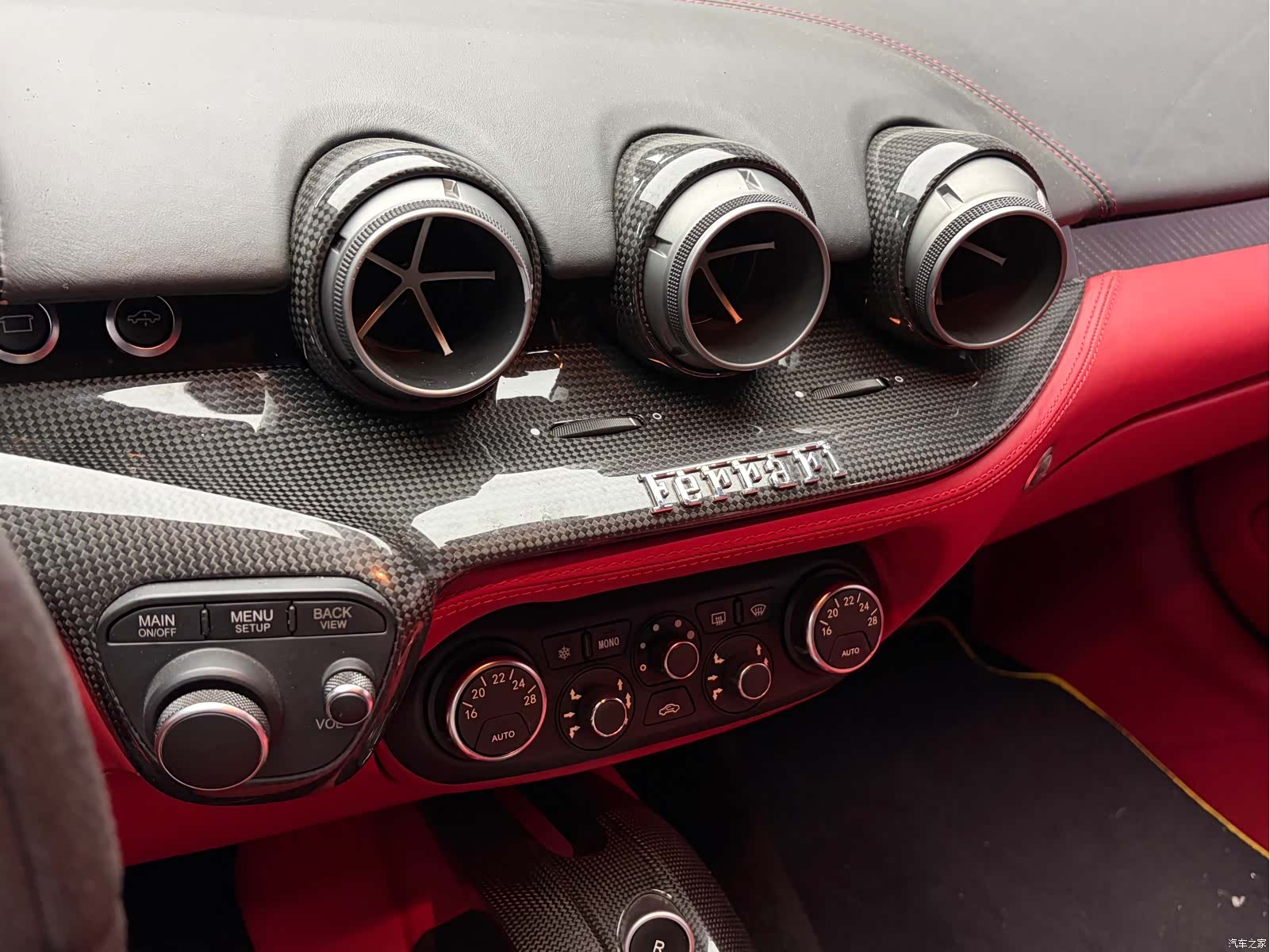 Ferrari F12ber, 2014 17