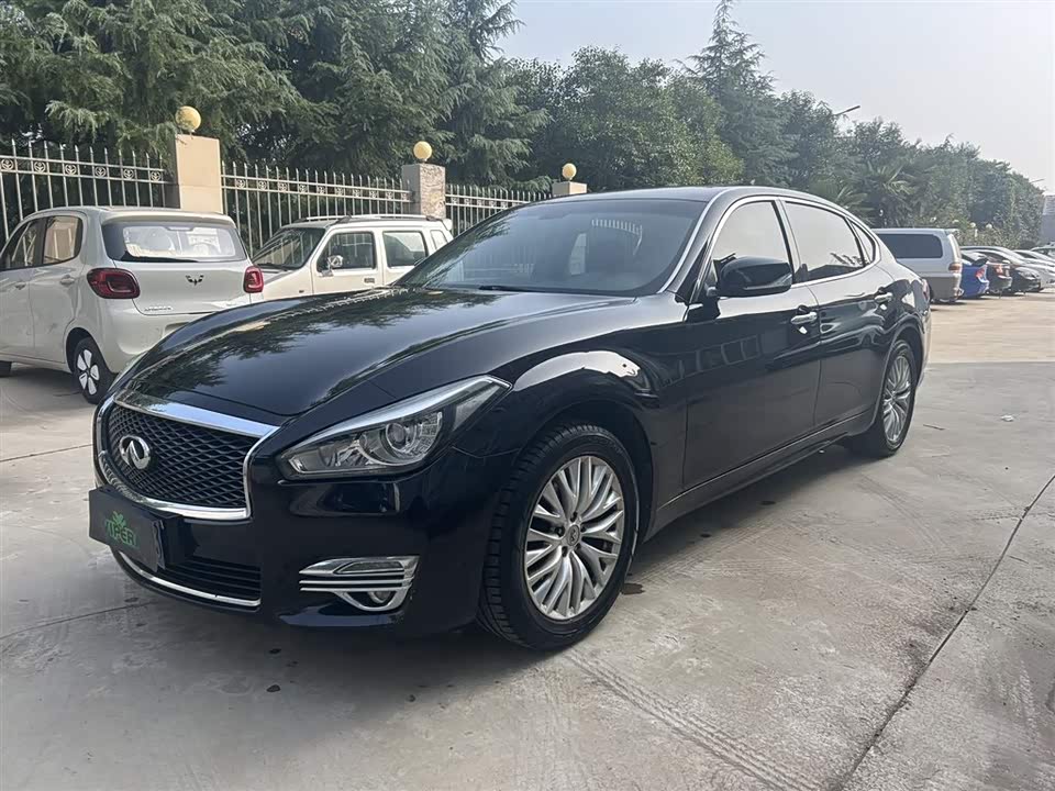 Infiniti Q70