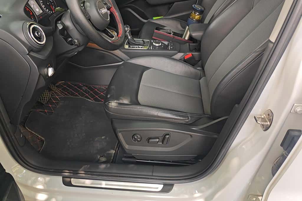 Audi Q2L, 2021 9