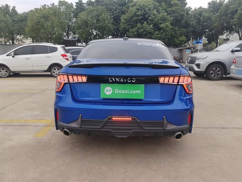 Lynk & Co 03