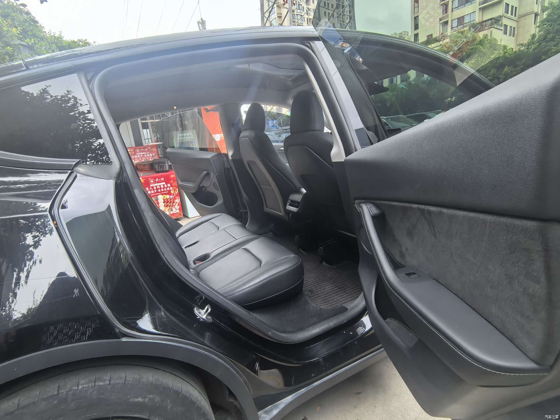 Tesla Model Y, 2024 21