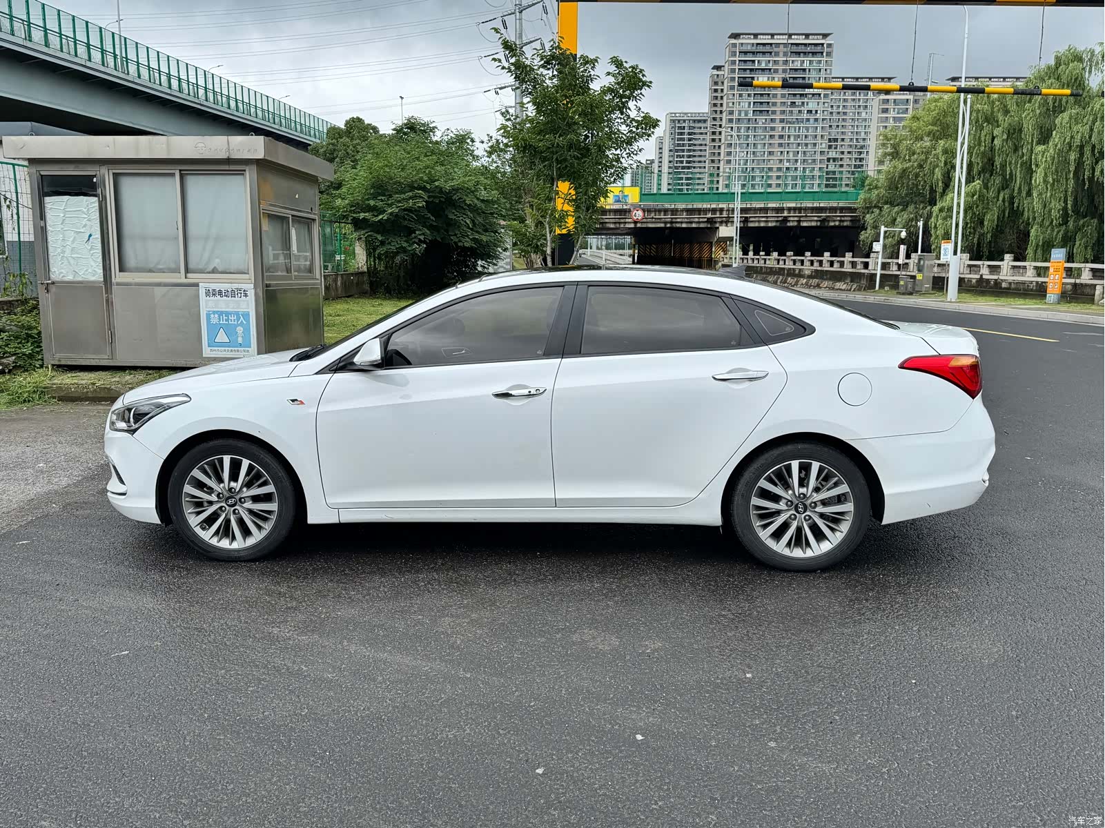 Hyundai DLX, 2020 13