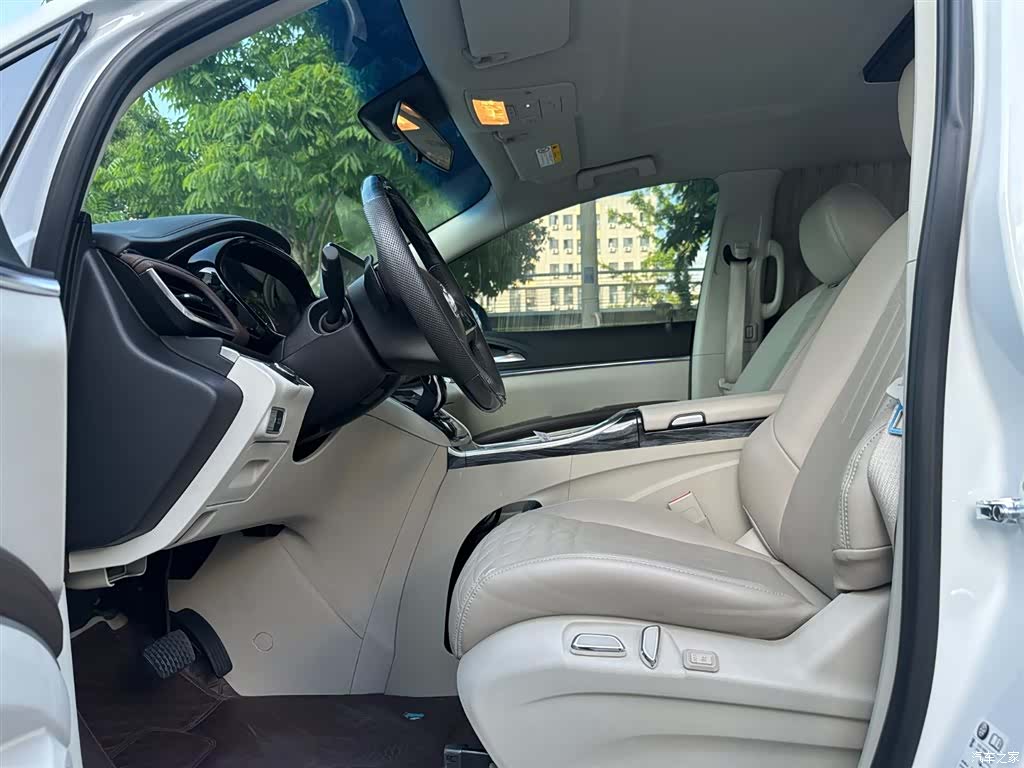 Buick GL8, 2024 4
