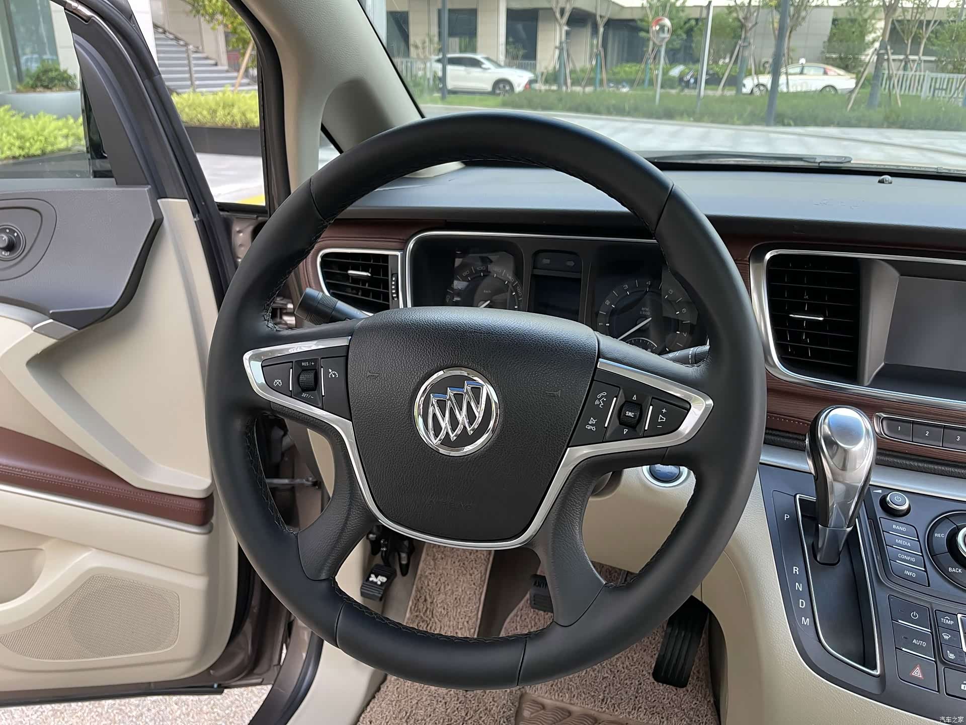 Buick GL8, 2015 15