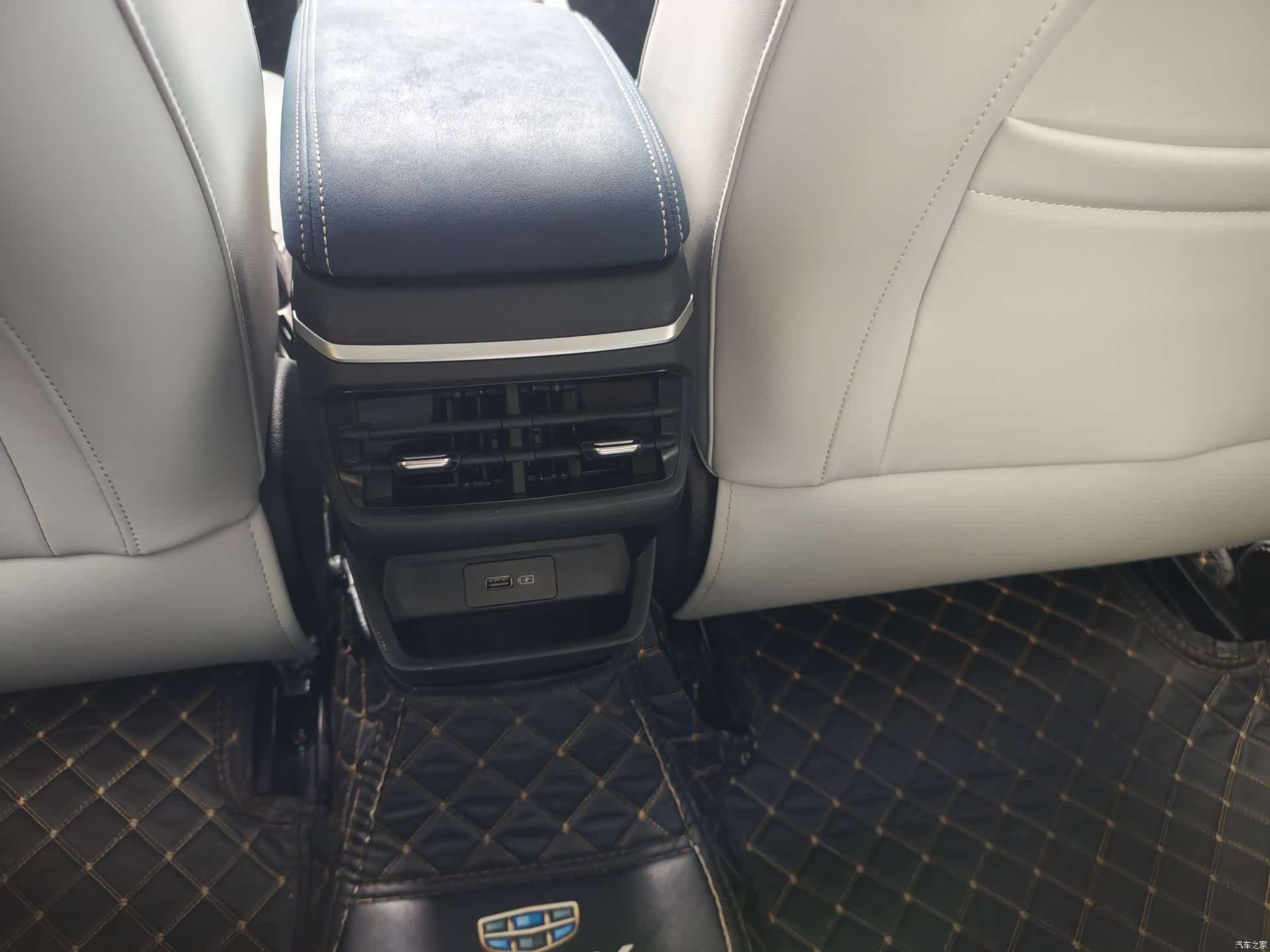 Geely Emgrand, 2022 11