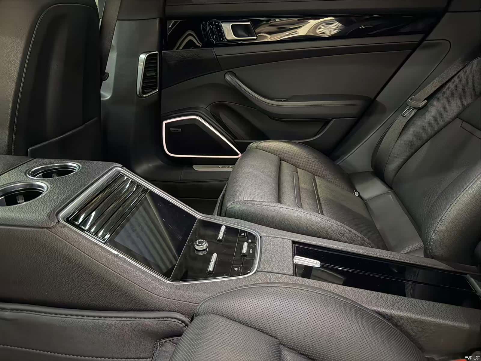 Porsche Panamera, 2018 11