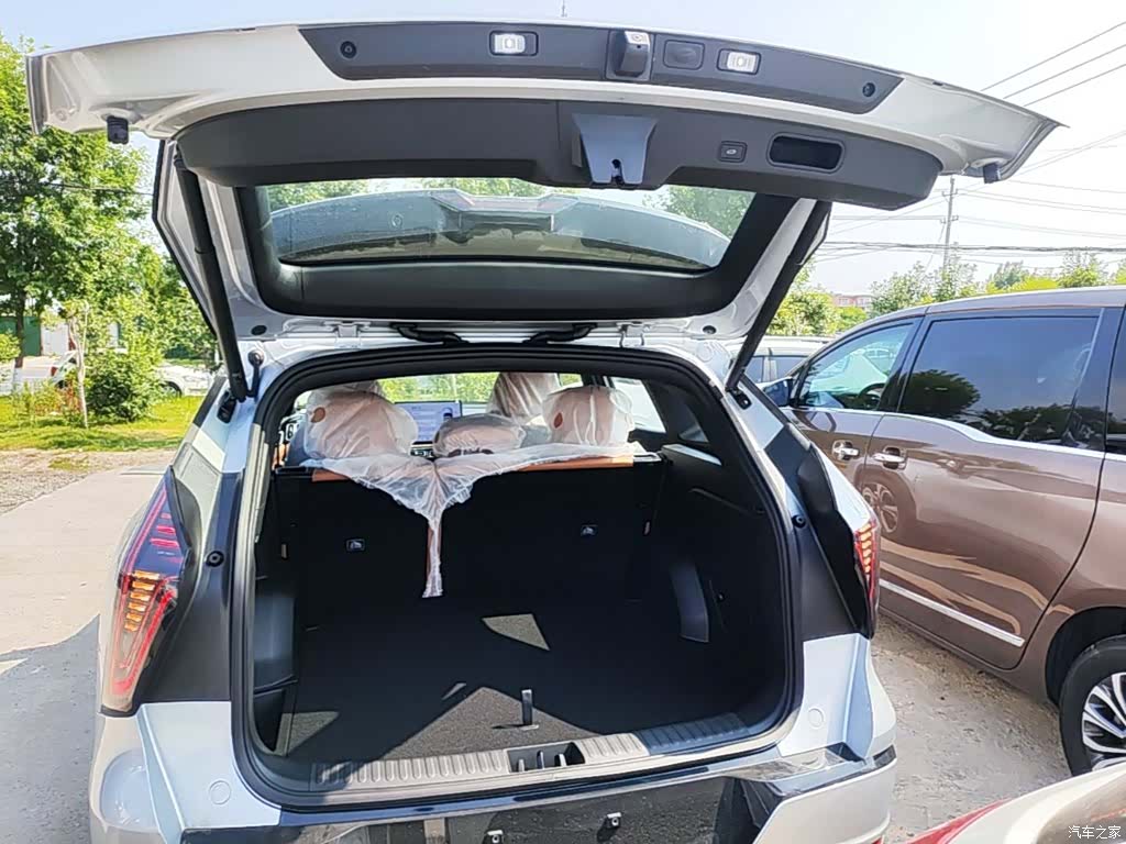 Geely Boyue, 2026 19