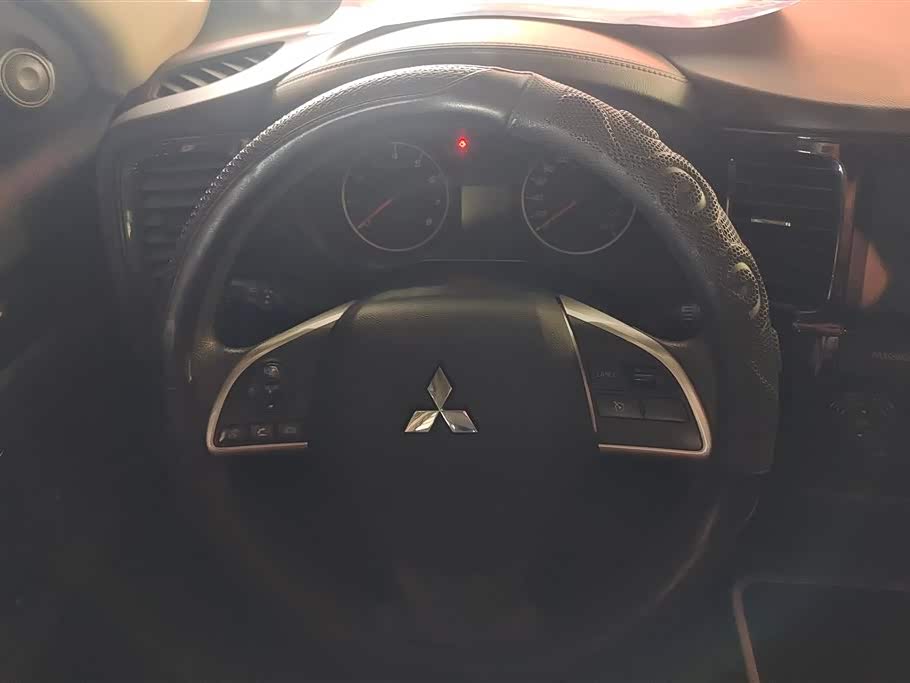 Mitsubishi Outlander Mitsubishi Outlander