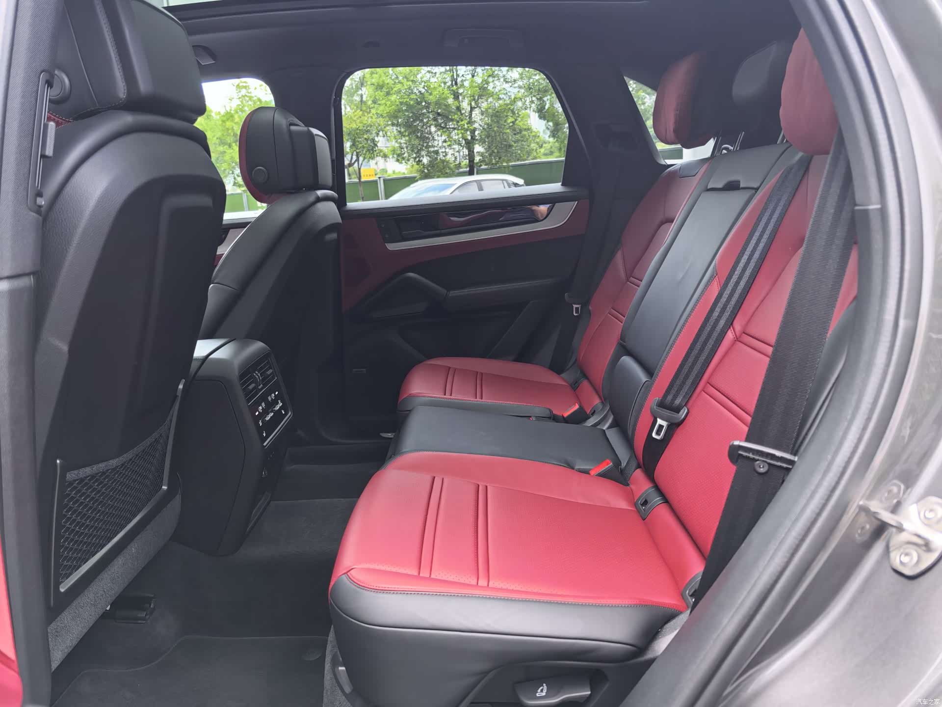 Porsche Cayenne, 2025 15