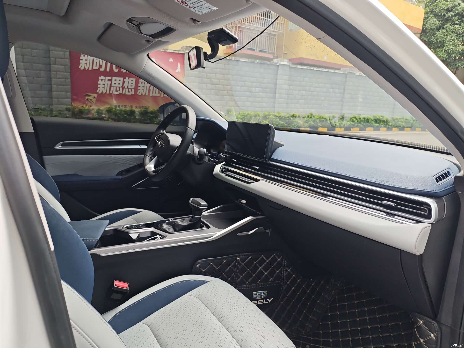 Geely Emgrand, 2022 все фото