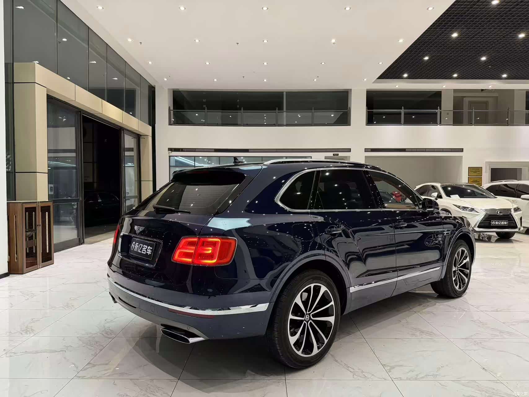 Bentley Bentayga, 2017 20