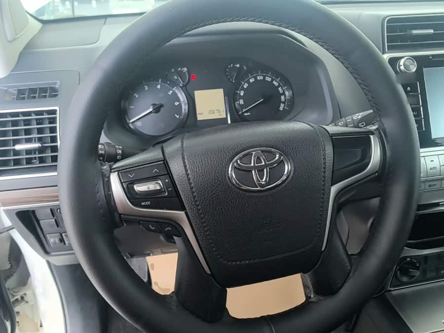 Toyota Prado 2020, фото 11