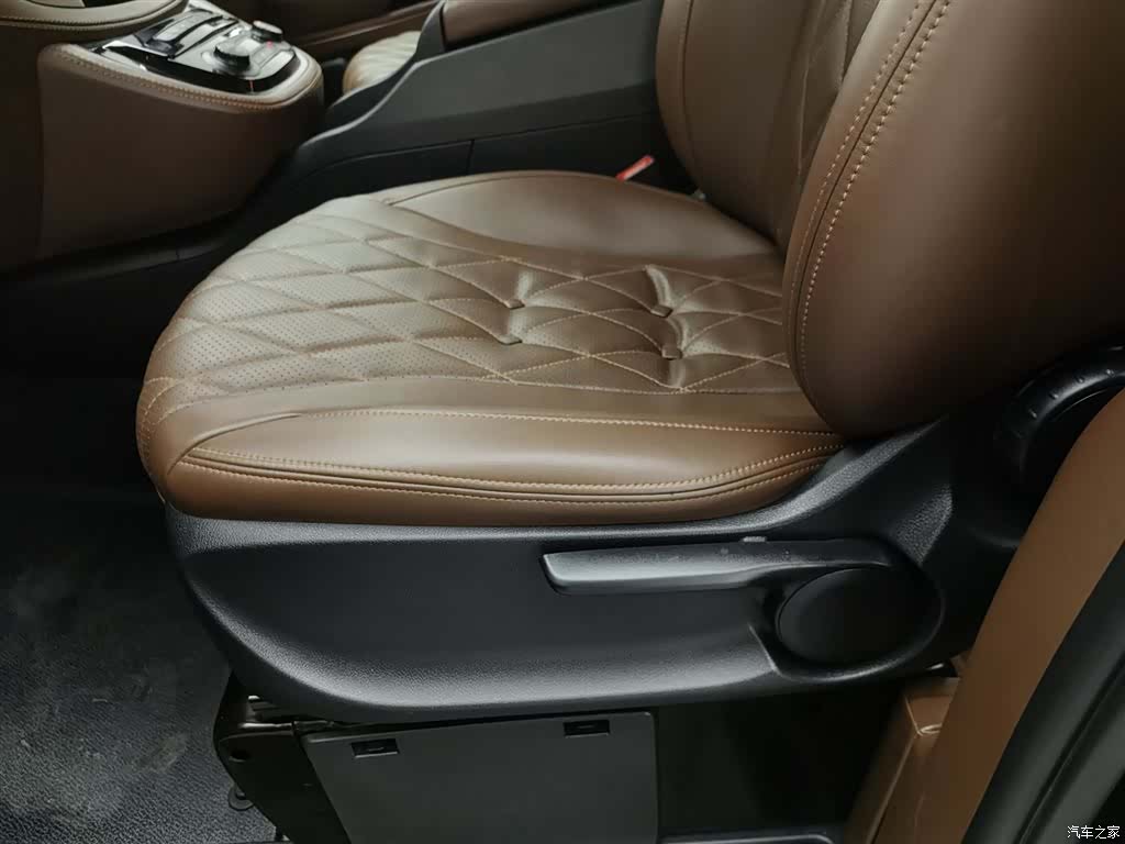 Mercedes-Benz 7, 2019 20