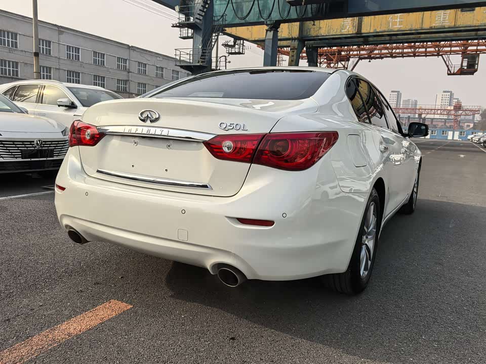 Infiniti Q50L