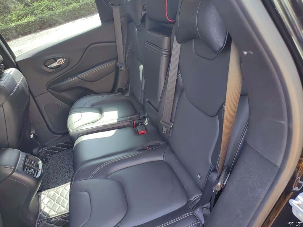 Jeep Cherokee, 2016 13
