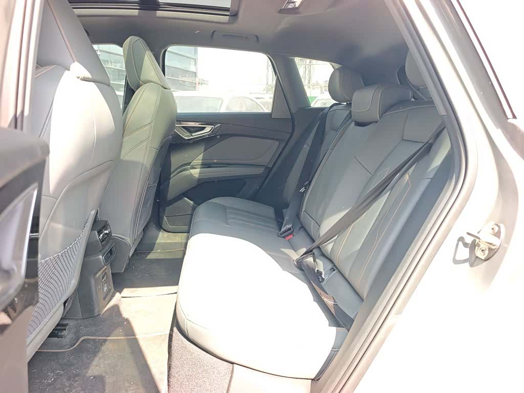 Audi Q4 e-tron, 2024 13