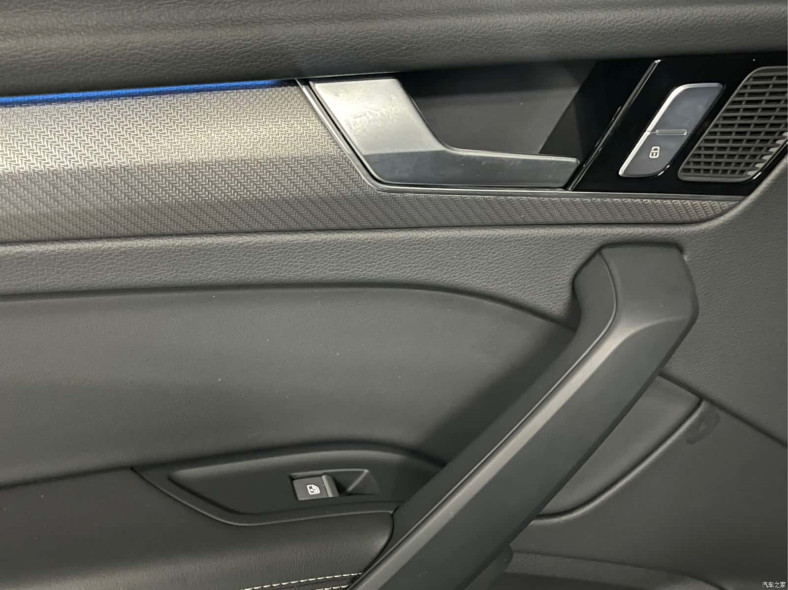 Audi Q5L, 2025 16