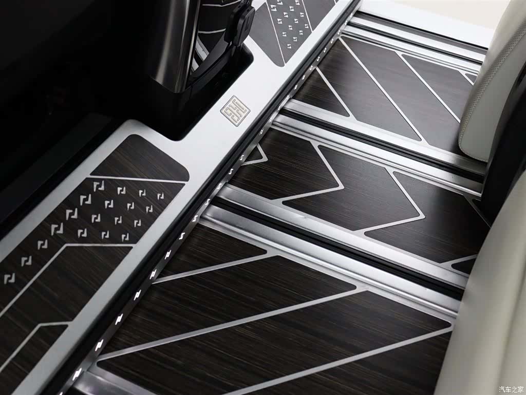 Lexus LM, 2022 9