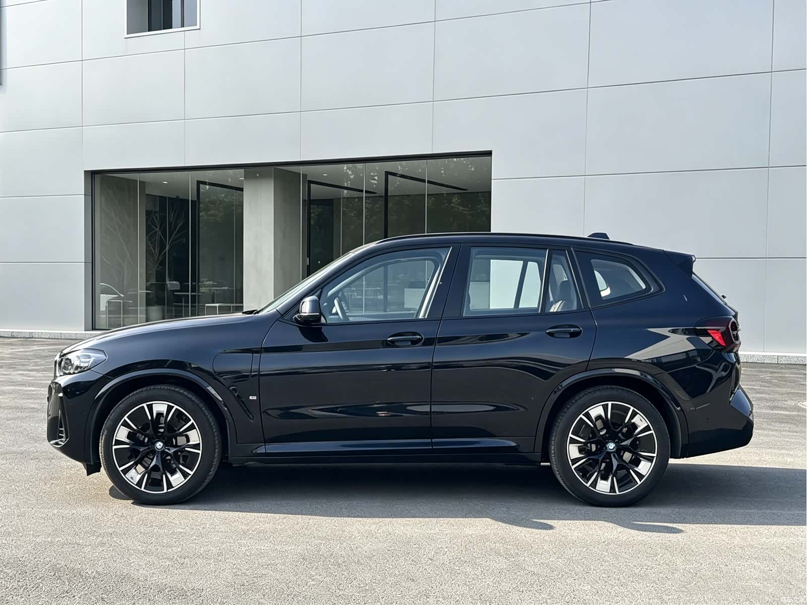 BMW iX3, 2023 4