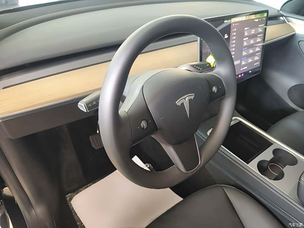 Tesla Model Y, 2023 11