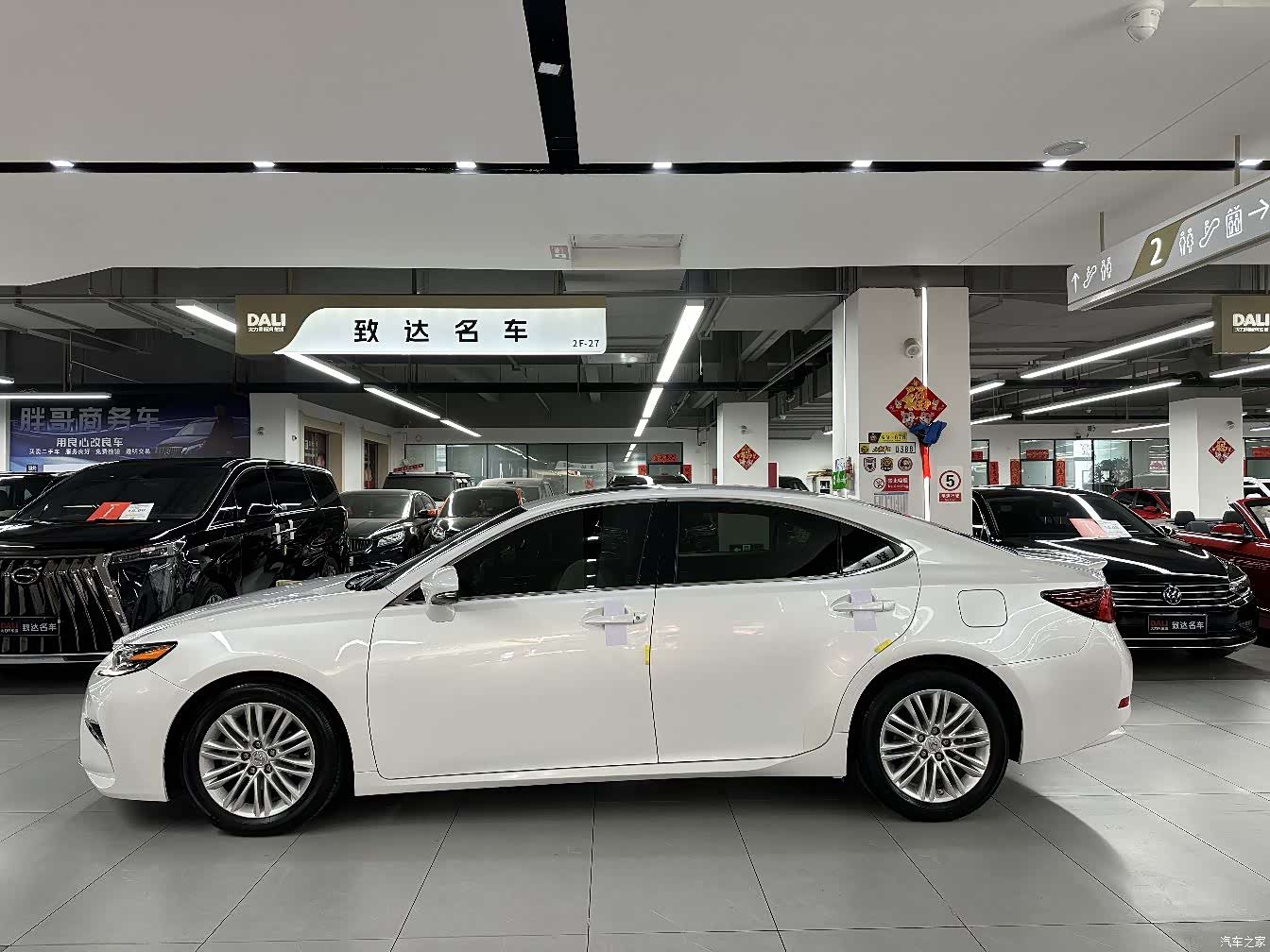 Lexus ES, 2018 10