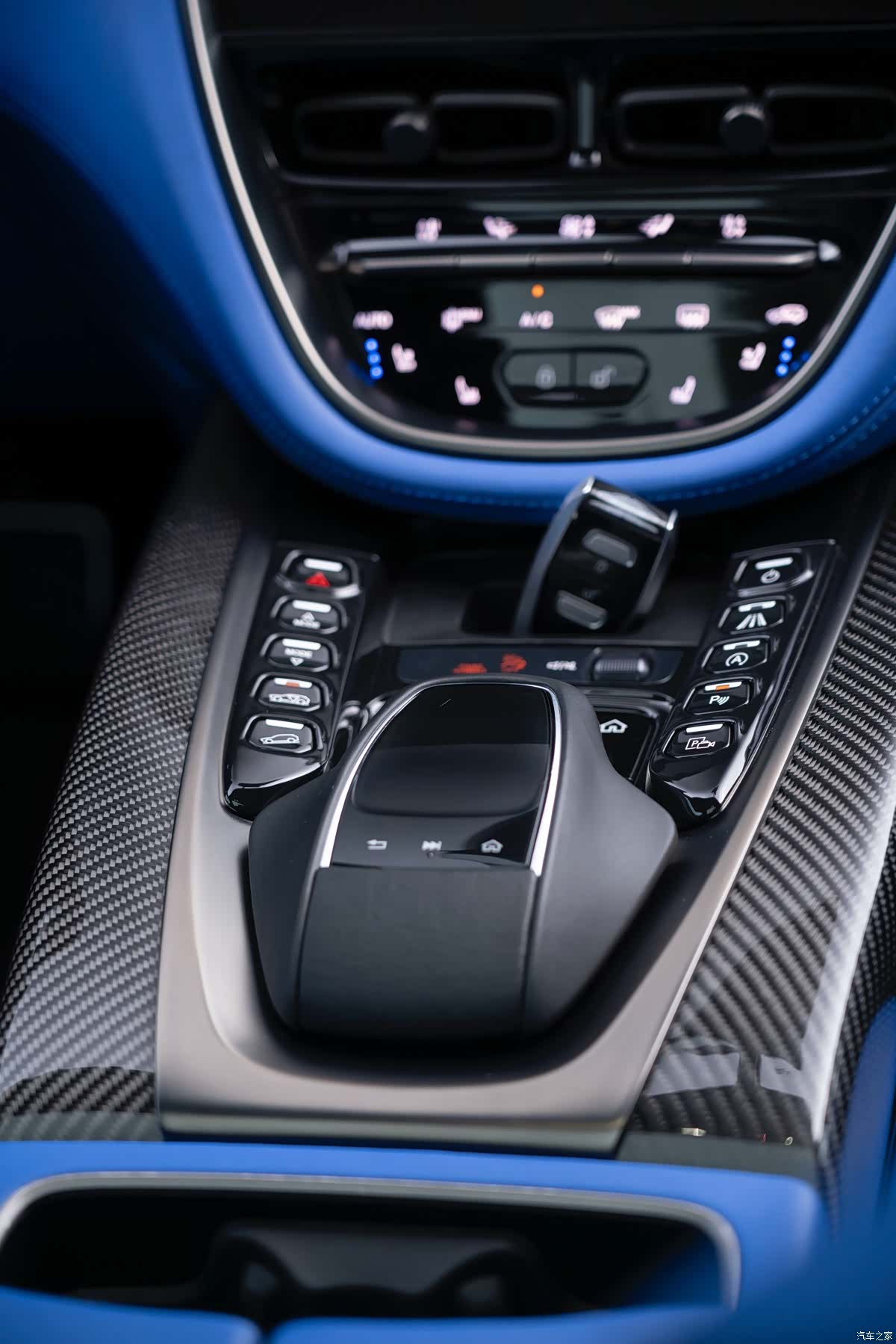 Aston Martin DBX, 2022 20